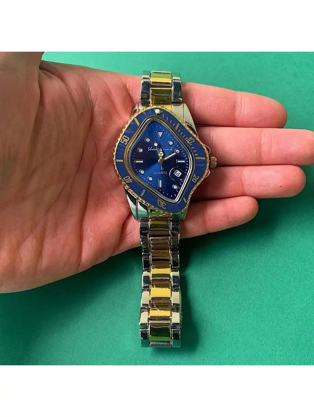 Classy Y2K Vintage Minimalist Warped Oval Retro Stainless Steel Watch Unisex